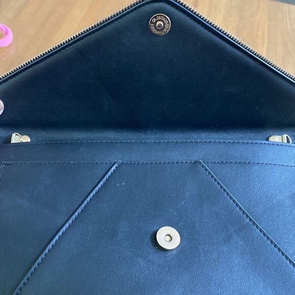 Black envelope lurch 12” x 8.5” inside & outside pockets. Zipper edge accent - Picture 7 of 10